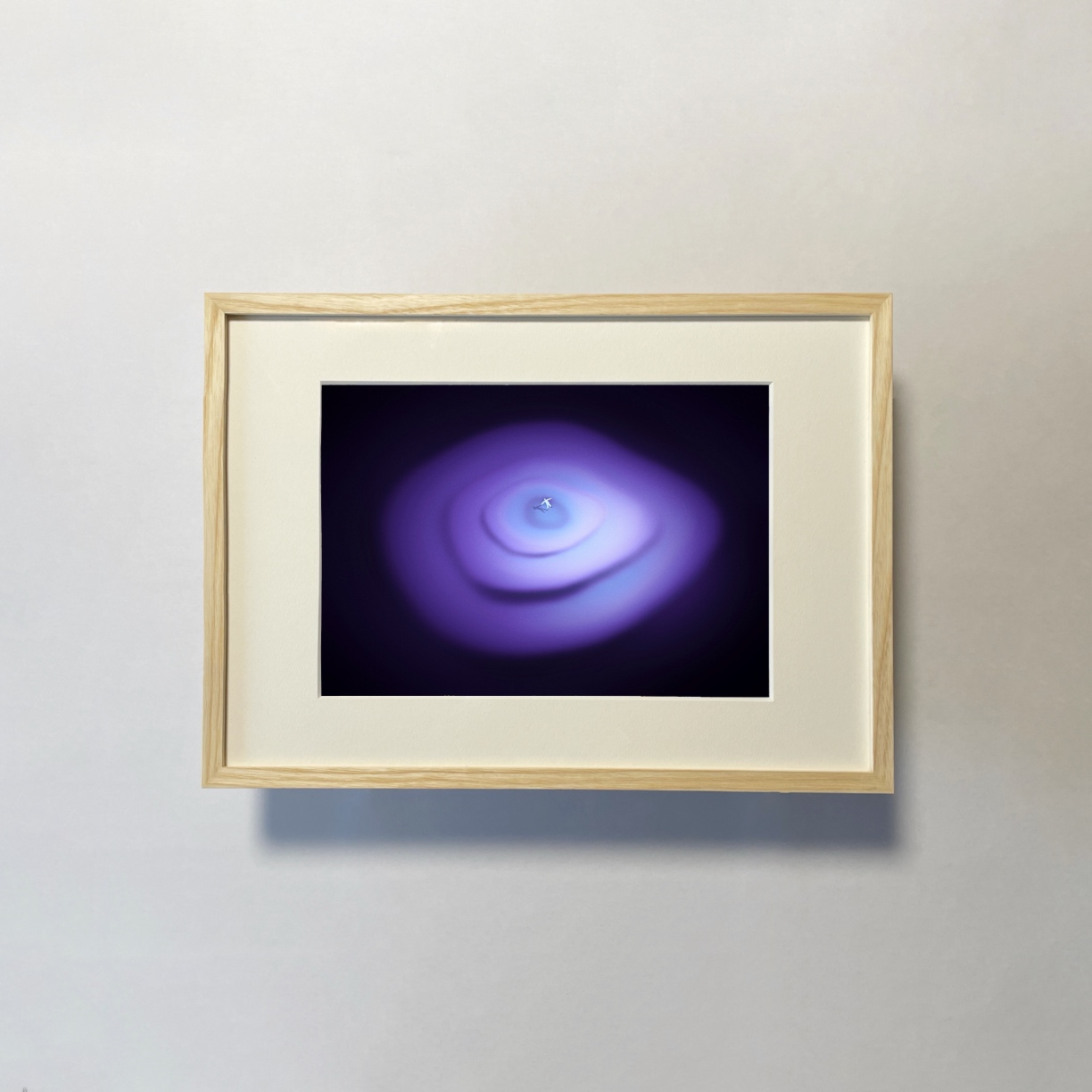 Atsushigraphの額装版ジークレー版画 living aloneの画像です。