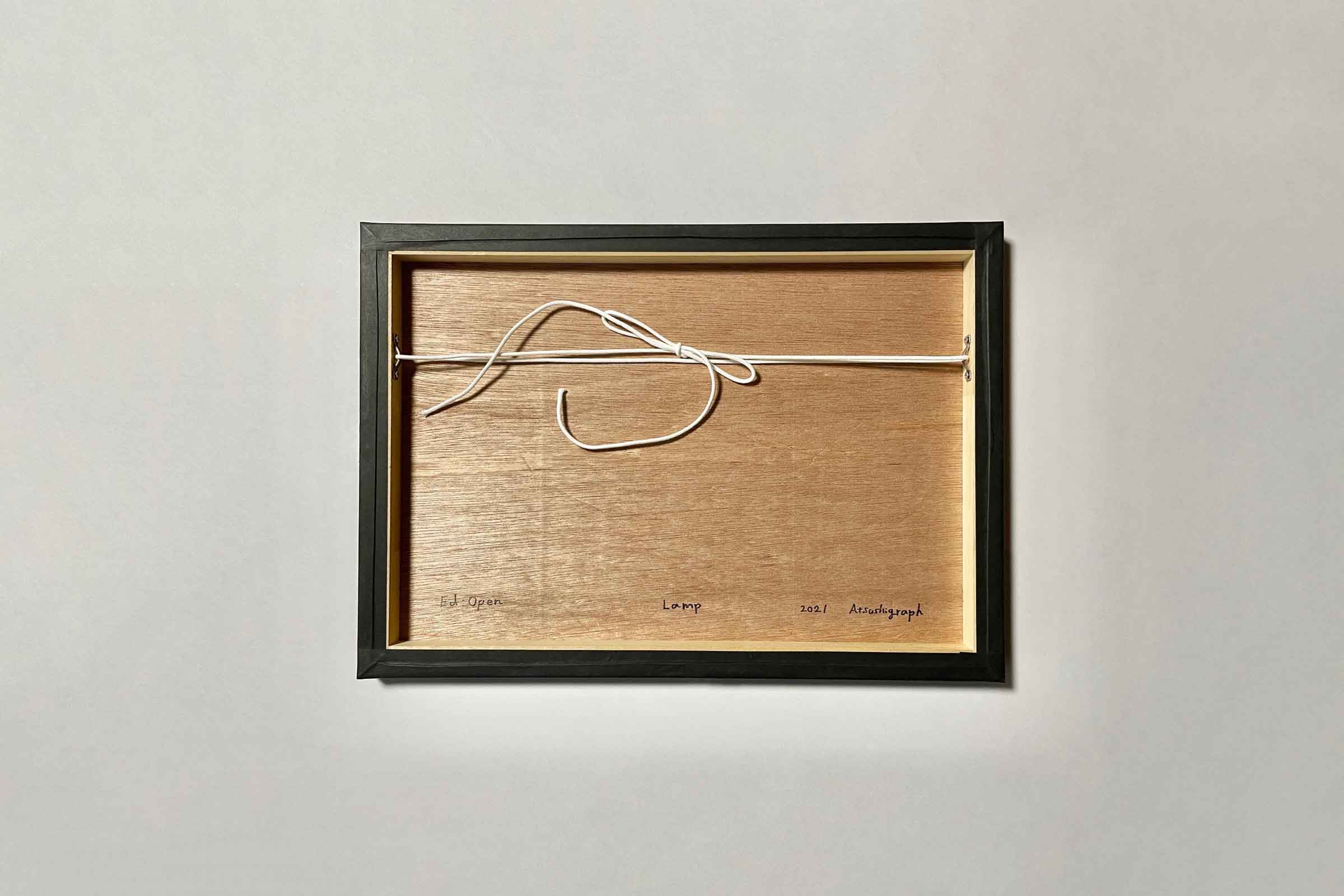 Atsushigraphの木製パネルジークレー版画 Lampの裏面の画像です。
