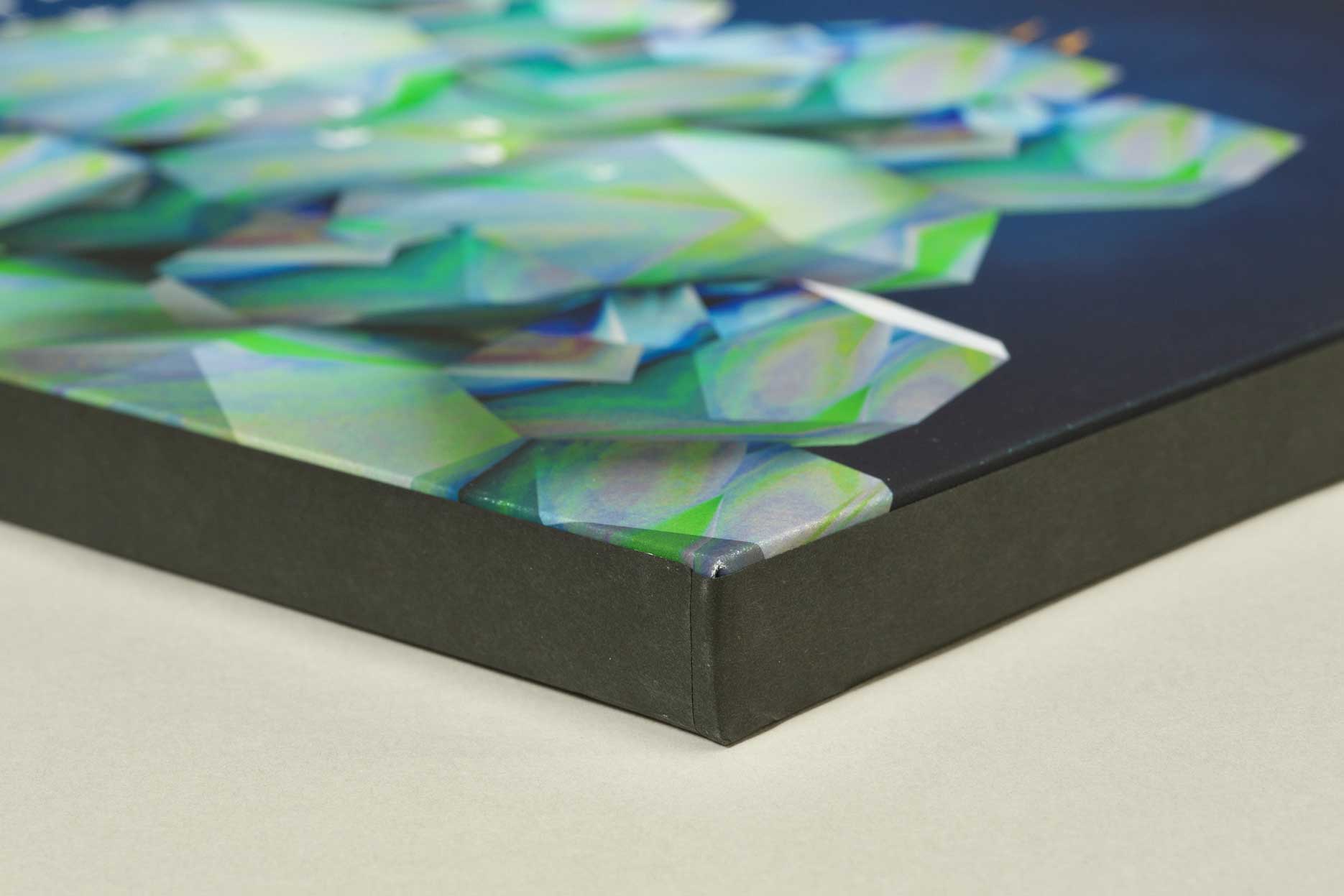 Atsushigraphの木製パネルジークレー版画 Light Rocksの作品画像です。この写真は側面を捉えた画像です。